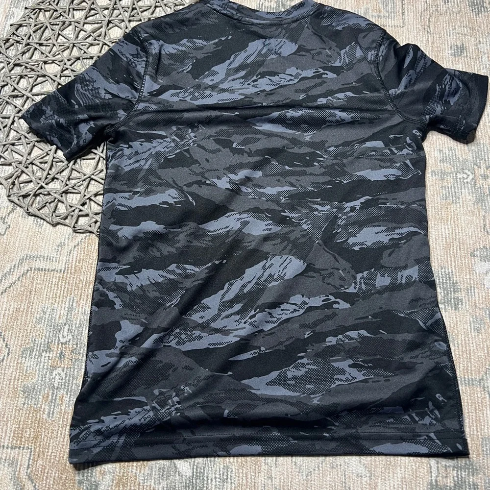 Old Navy Dark Camouflage boys Tee
